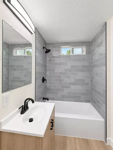 Bath - 19695 Serrano Rd, Sonora, CA 95370 photo 1 of 2