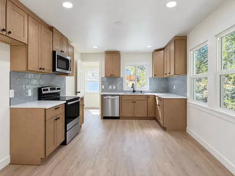 Kitchen - 19695 Serrano Rd, Sonora, CA 95370 photo 1 of 4