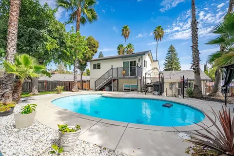 Exterior - 4243 Glenridge Dr, Carmichael, CA 95608 photo 4 of 26
