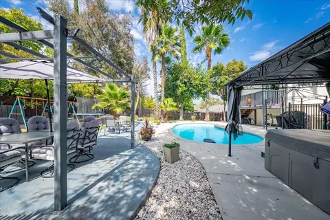 Exterior - 4243 Glenridge Dr, Carmichael, CA 95608 photo 7 of 26