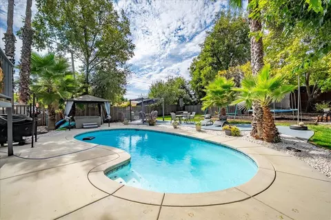 Exterior - 4243 Glenridge Dr, Carmichael, CA 95608 photo 3 of 26