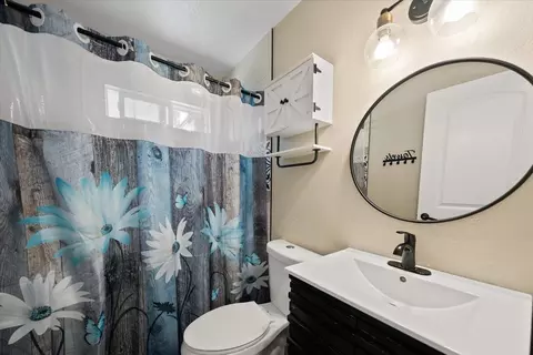 Bath - 4243 Glenridge Dr, Carmichael, CA 95608 photo 1 of 2