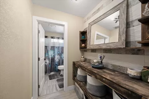 Entry Way - 4243 Glenridge Dr, Carmichael, CA 95608 photo 5 of 6