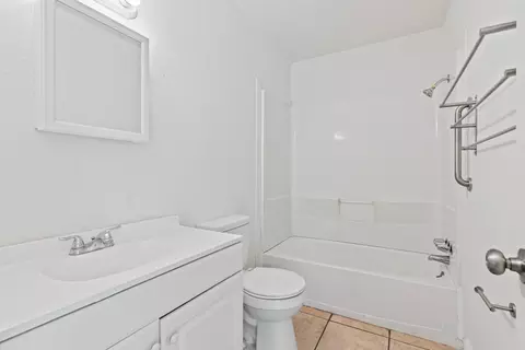 Bath - 2644 San Ignacio Ave, Modesto, CA 95354 photo 1 of 2