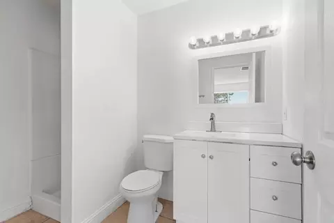Bath - 2644 San Ignacio Ave, Modesto, CA 95354 photo 2 of 2