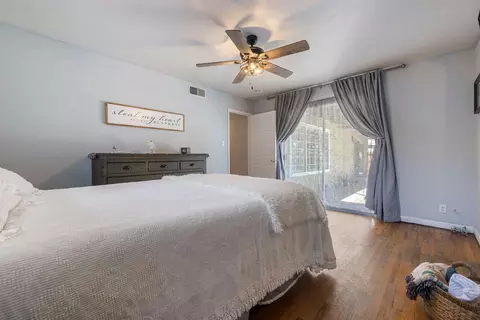 Bedroom - 1002 Mount Vernon Dr, Modesto, CA 95350 photo 4 of 6
