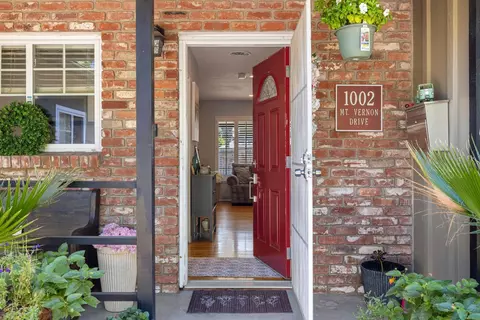 Entry Way - 1002 Mount Vernon Dr, Modesto, CA 95350 photo 1 of 7
