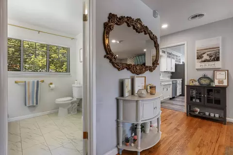 Entry Way - 1002 Mount Vernon Dr, Modesto, CA 95350 photo 3 of 7