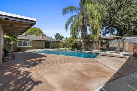 Exterior - 1002 Mount Vernon Dr, Modesto, CA 95350 photo 7 of 9