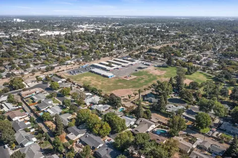 View/Area - 1002 Mount Vernon Dr, Modesto, CA 95350 photo 9 of 10
