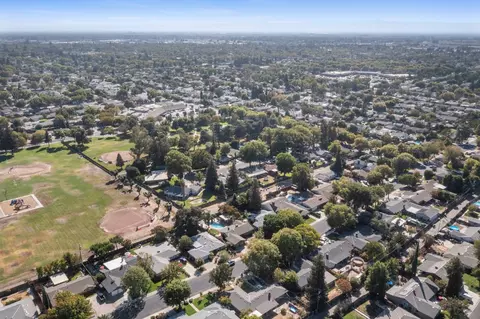 View/Area - 1002 Mount Vernon Dr, Modesto, CA 95350 photo 7 of 10