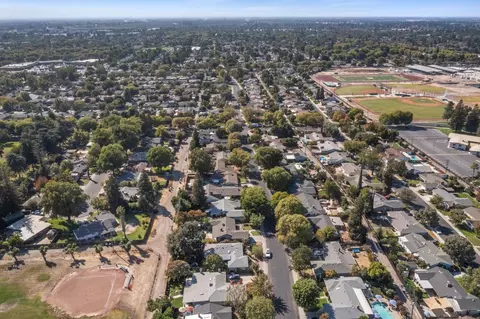 View/Area - 1002 Mount Vernon Dr, Modesto, CA 95350 photo 6 of 10