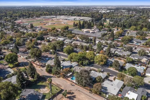 View/Area - 1002 Mount Vernon Dr, Modesto, CA 95350 photo 4 of 10