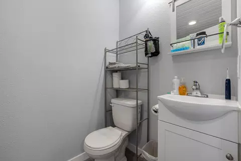 Bath - 1002 Mount Vernon Dr, Modesto, CA 95350 photo 4 of 5