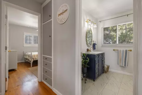 Entry Way - 1002 Mount Vernon Dr, Modesto, CA 95350 photo 4 of 7