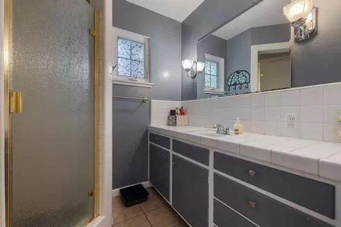 Bath - 1002 Mount Vernon Dr, Modesto, CA 95350 photo 3 of 5