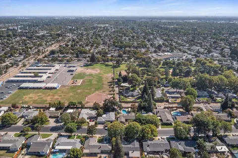 View/Area - 1002 Mount Vernon Dr, Modesto, CA 95350 photo 8 of 10