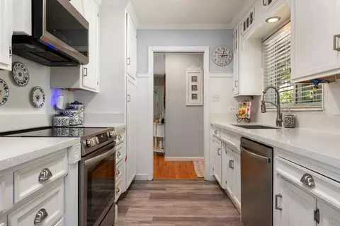 Kitchen - 1002 Mount Vernon Dr, Modesto, CA 95350 photo 2 of 4