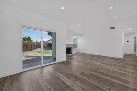 Living - 3633 Kodiak Way, Antelope, CA 95843 photo 6 of 7