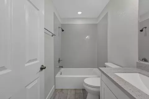 Bath - 3633 Kodiak Way, Antelope, CA 95843 photo 2 of 5