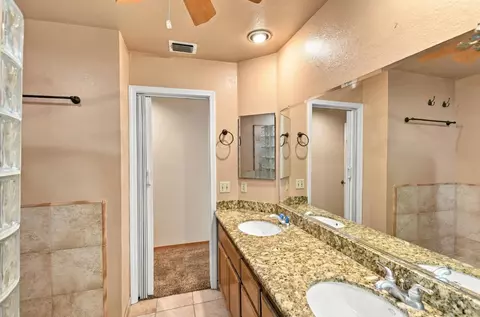 Bath - 2400 Payne Ave, Modesto, CA 95351 photo 4 of 7