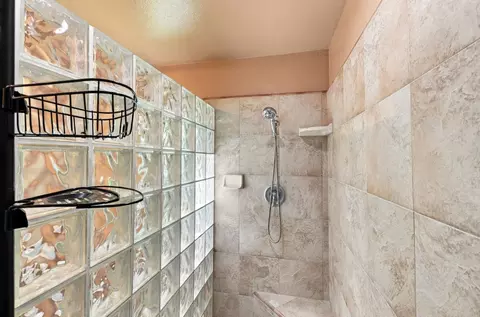 Bath - 2400 Payne Ave, Modesto, CA 95351 photo 5 of 7