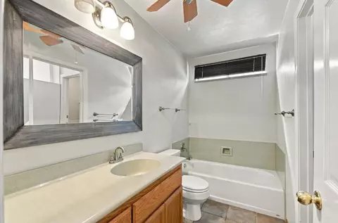 Bath - 2400 Payne Ave, Modesto, CA 95351 photo 1 of 7