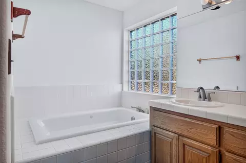 Bath - 1175 Papoose Dr, Copperopolis, CA 95228 photo 4 of 6