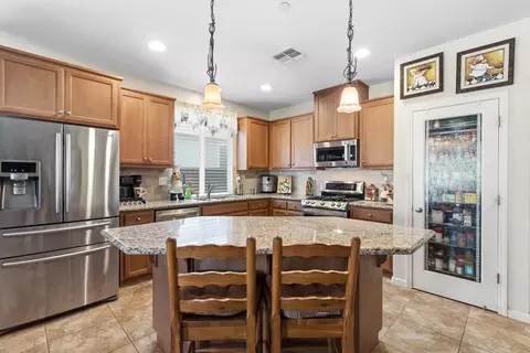 Kitchen - 1061 Alba St, Manteca, CA 95337 photo 4 of 4