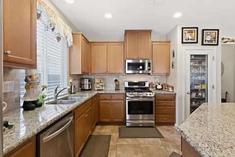Kitchen - 1061 Alba St, Manteca, CA 95337 photo 2 of 4