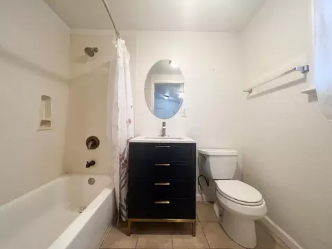 Bath - 415 Sutter St, Manteca, CA 95336 photo 1 of 1