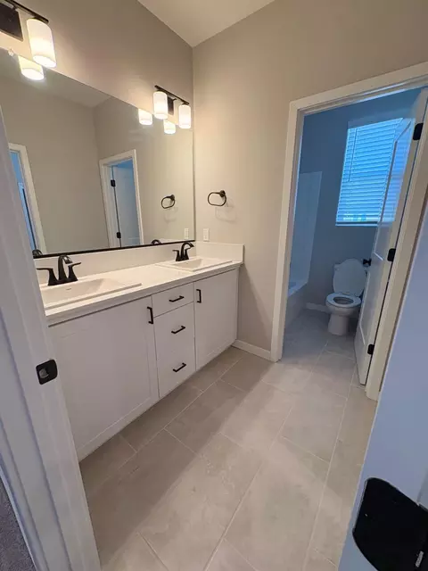Bath - 738 Katelyn Ave, Madera, CA 93636 photo 2 of 3