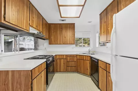Kitchen - 3052 Woods Cir, Davis, CA 95616 photo 1 of 5