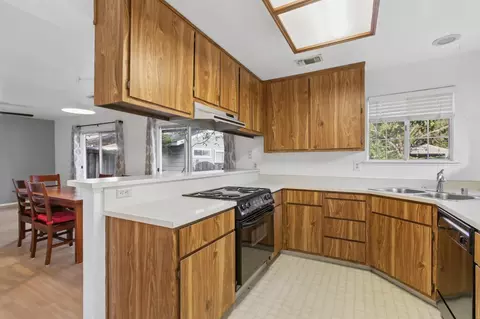 Kitchen - 3052 Woods Cir, Davis, CA 95616 photo 3 of 5