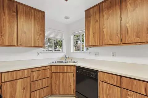 Kitchen - 3052 Woods Cir, Davis, CA 95616 photo 4 of 5