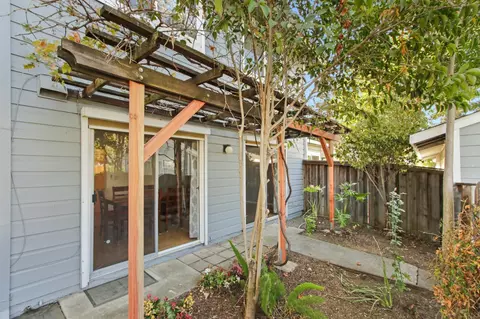 Exterior - 3052 Woods Cir, Davis, CA 95616 photo 6 of 15