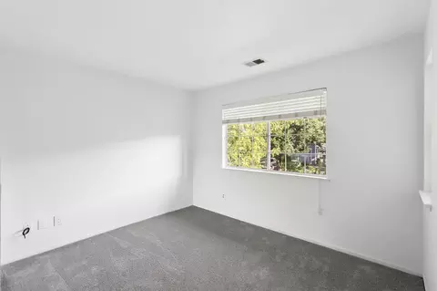 Bedroom - 3052 Woods Cir, Davis, CA 95616 photo 3 of 6