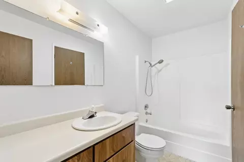 Bath - 3052 Woods Cir, Davis, CA 95616 photo 3 of 4