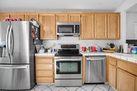 Kitchen - 1605 Lavelle Smith Dr, Tracy, CA 95376 photo 2 of 2
