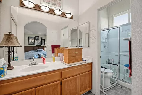 Bath - 1605 Lavelle Smith Dr, Tracy, CA 95376 photo 2 of 2