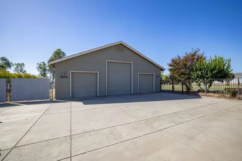 Exterior - 21196 E Rose Clover Ln, Linden, CA 95236 photo 10 of 13