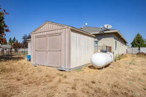 Exterior - 21196 E Rose Clover Ln, Linden, CA 95236 photo 12 of 13