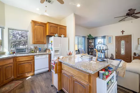 Kitchen - 21196 E Rose Clover Ln, Linden, CA 95236 photo 6 of 9