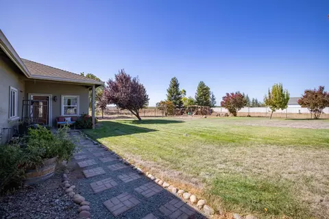 Exterior - 21196 E Rose Clover Ln, Linden, CA 95236 photo 8 of 13