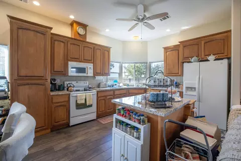 Kitchen - 21196 E Rose Clover Ln, Linden, CA 95236 photo 7 of 9
