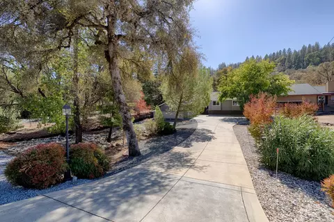 14090 Torrey Pines Dr, Auburn, CA 95602