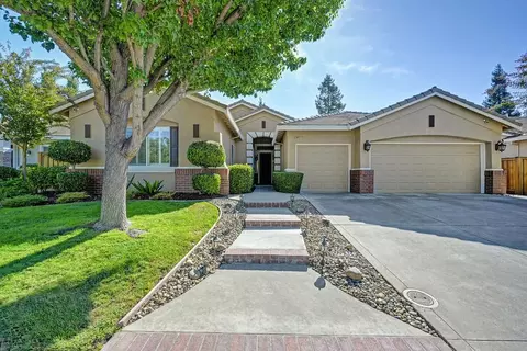 9421 Lakepoint Dr, Elk Grove, CA 95758