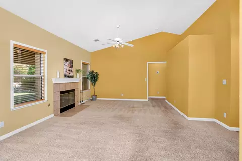 Living - 1427 Via Fraga, Gustine, CA 95322 photo 2 of 5