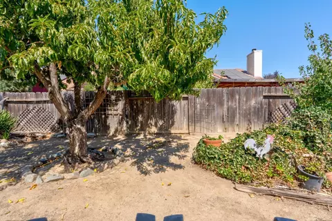 Exterior - 1427 Via Fraga, Gustine, CA 95322 photo 11 of 16