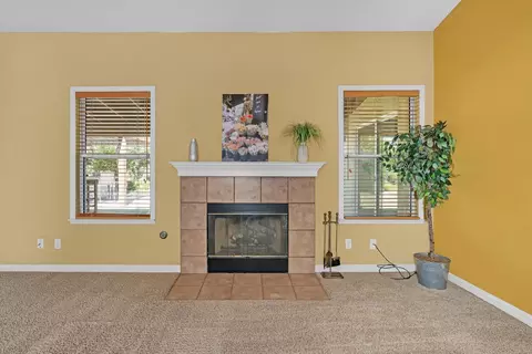 Living - 1427 Via Fraga, Gustine, CA 95322 photo 3 of 5